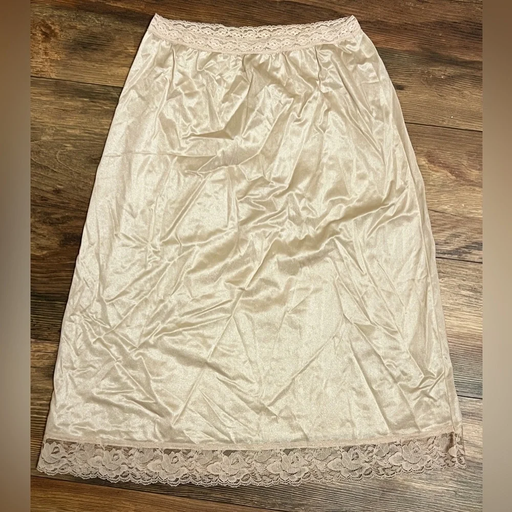 Vintage Deena Beige Cream Feminine Slip with Lace Trim Skirt Made in USA Medium - Picture 2 of 7